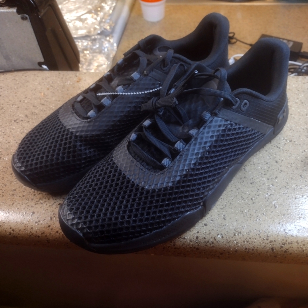 [3025052-003] Mens Under Armour TriBase Reign 4 Size 12 brand new. No box or tag